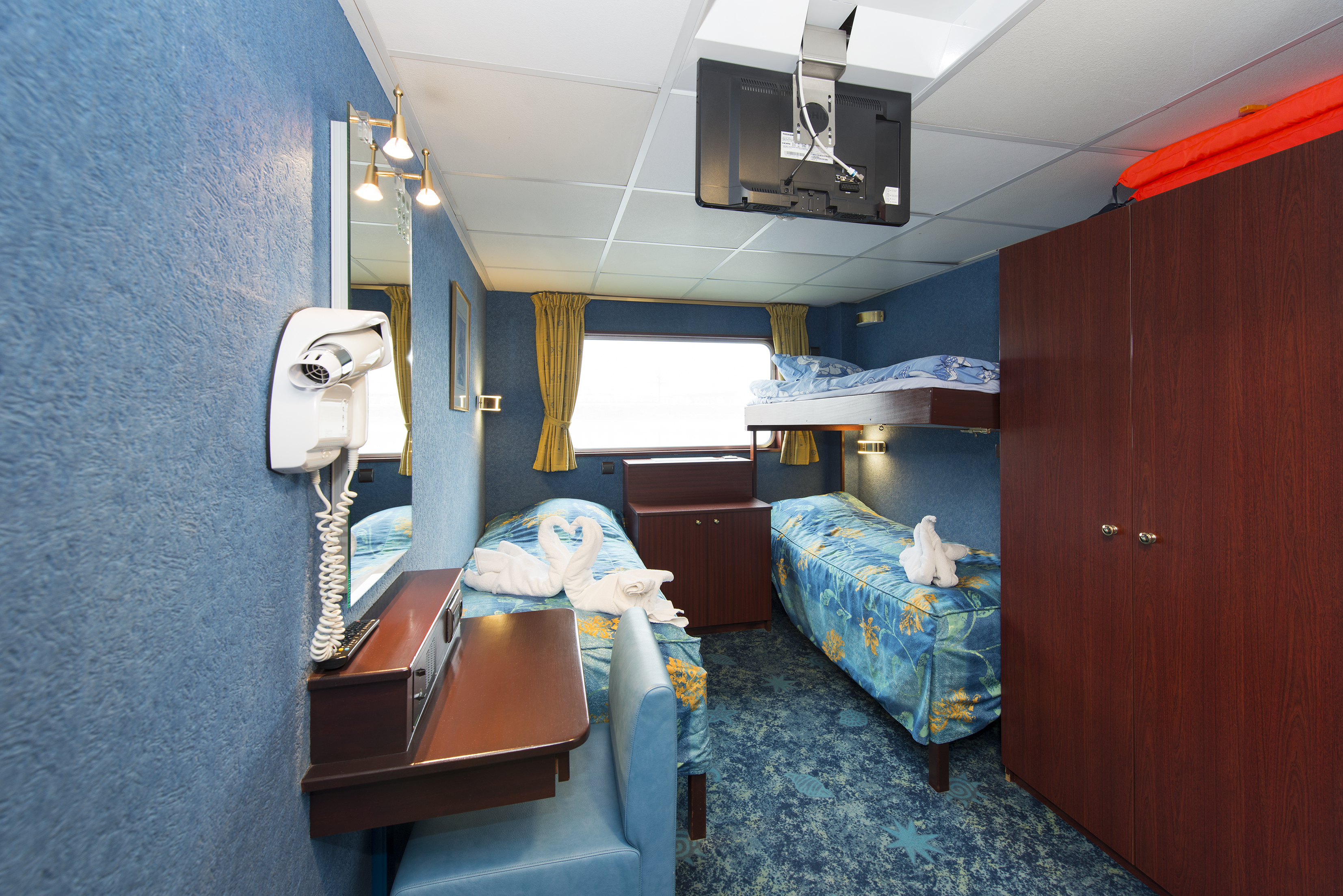 CroisiEurope MS Monet Triple Cabin.jpg